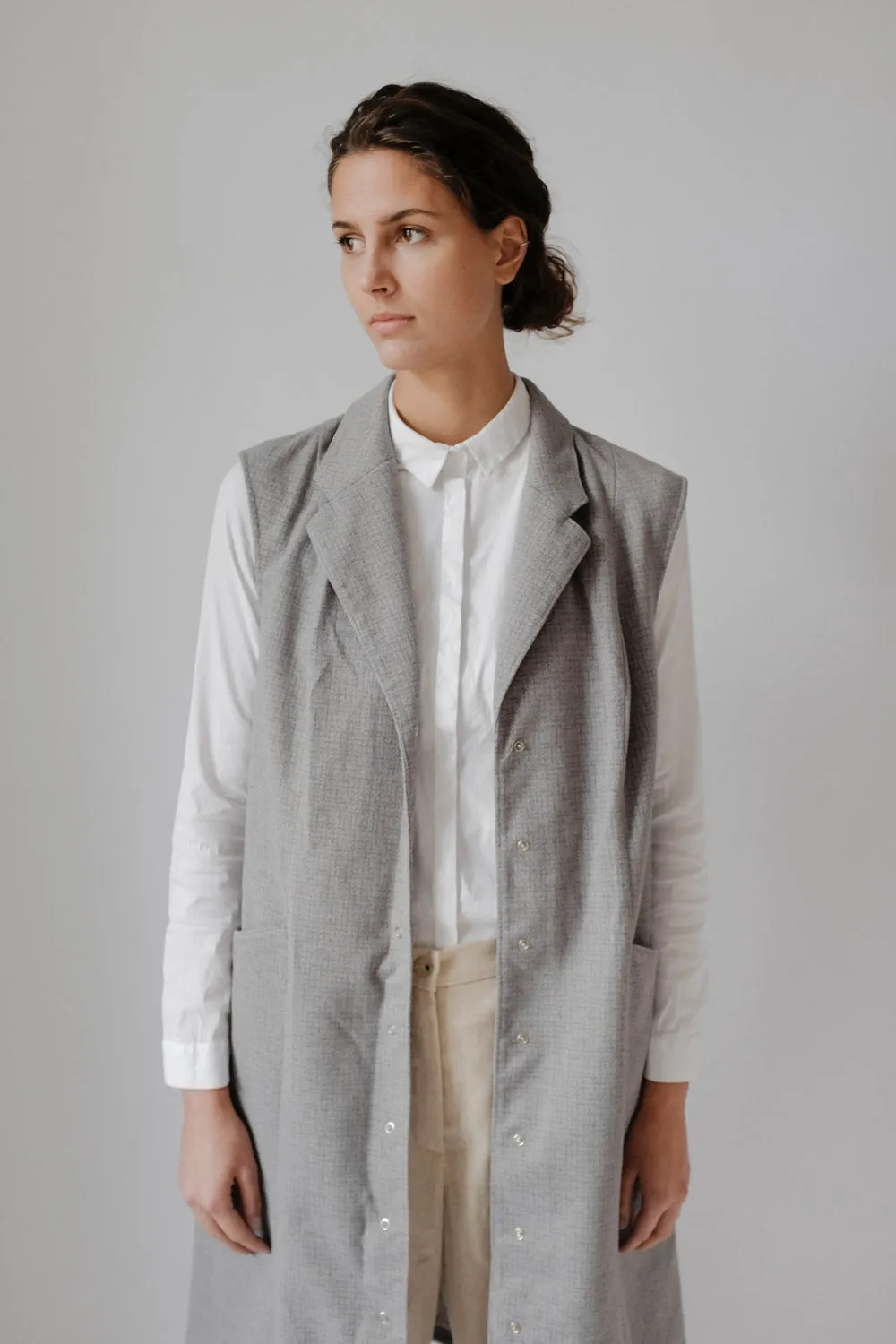 0017_SLEEVELESS VINTAGE GREY TRENCH