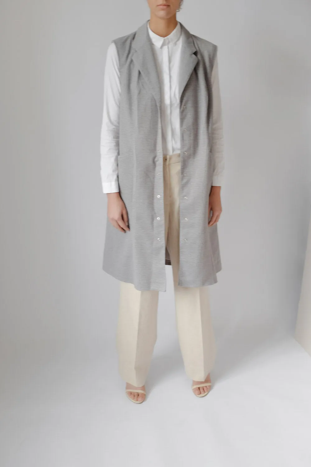 0017_SLEEVELESS VINTAGE GREY TRENCH