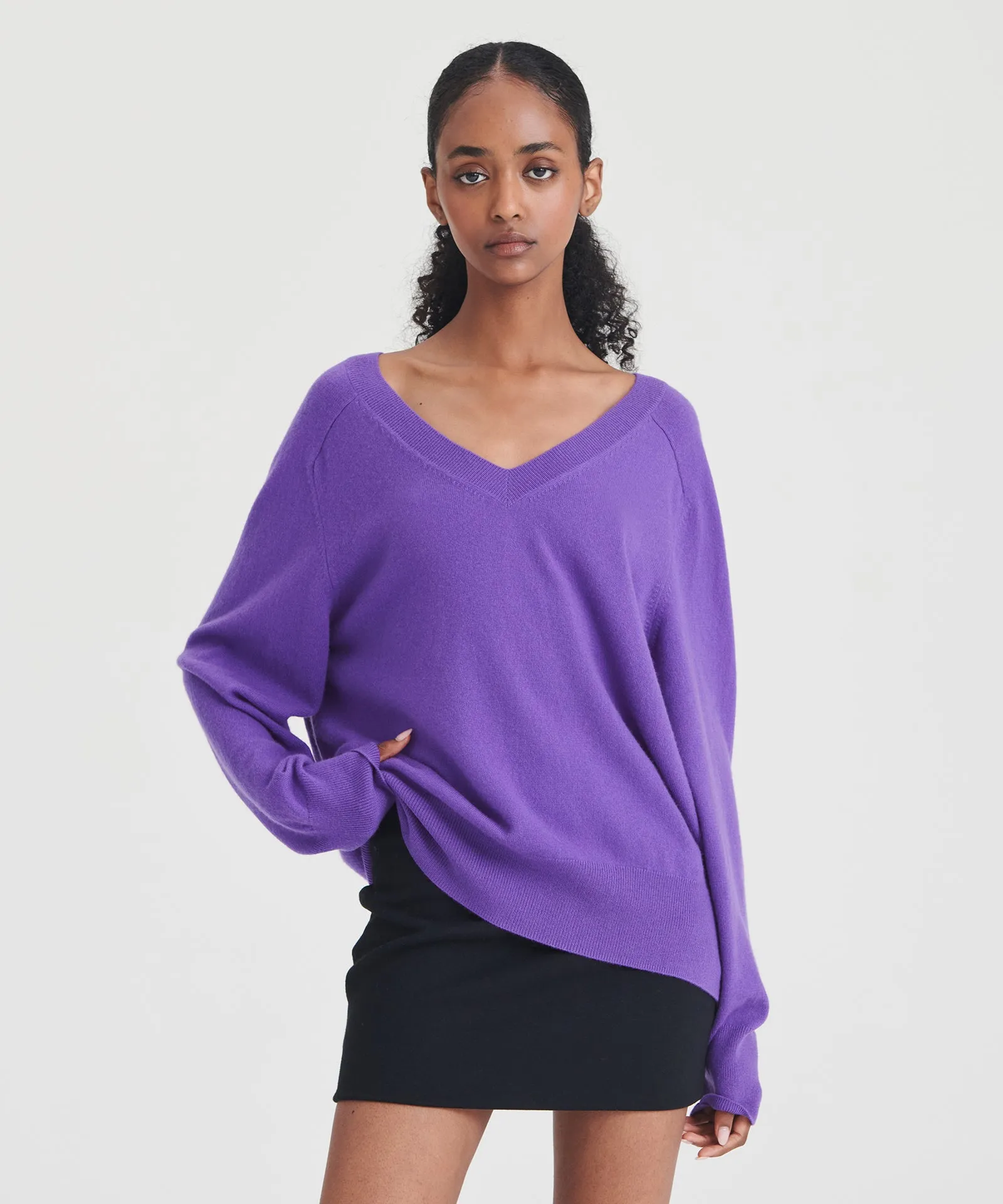 Signature Cashmere Relaxed V-Neck Sweater